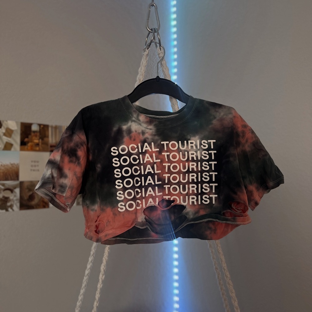 social tourist cropped tye-dye tee